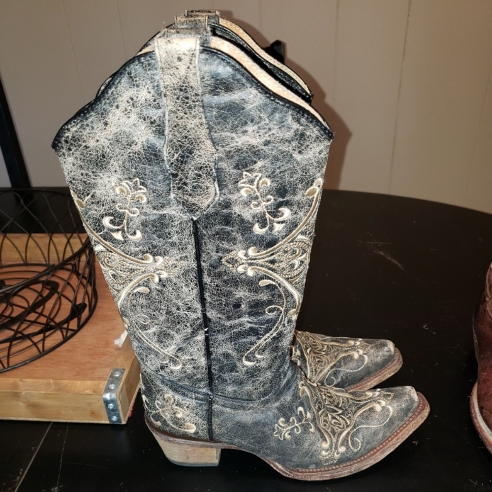Pointed toe Cowgirl Boots